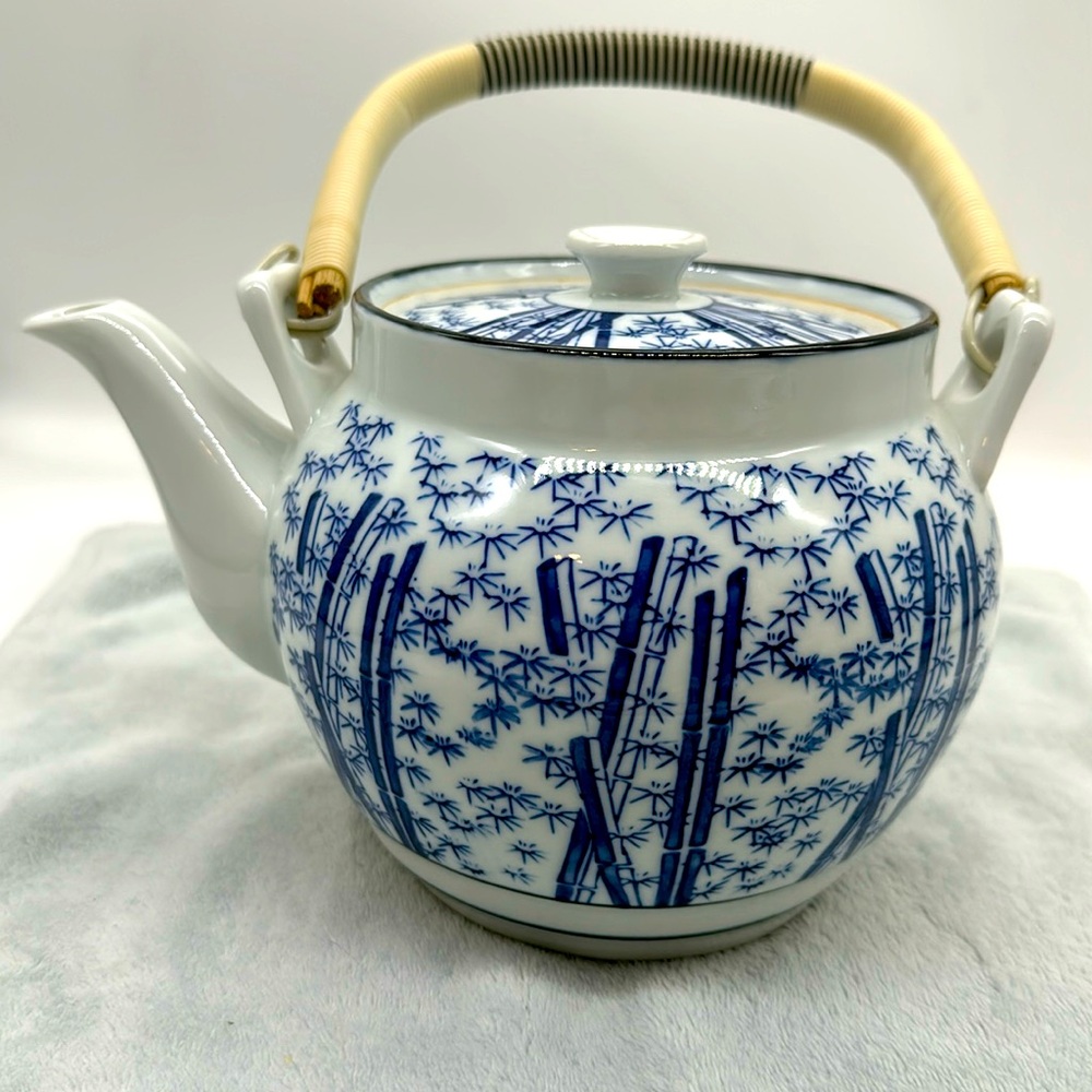 Vintage Japanese Porcelain Hand Painted Bamboo White/Blue Teapot w/Infuser